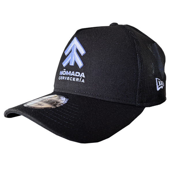 (PREVENTA) GORRA NEW ERA x CERVECERÍA NÓMADA 9FIFTY trucker (NEGRA CON LOGO BLANCO)